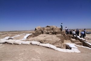 جای انگشت‌ روی چینه‌های دوره ماد مشخص است